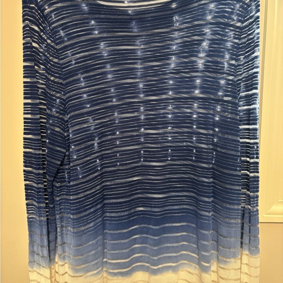 Ladies top size 1x no brand tag or size tag - Picture 3 of 5